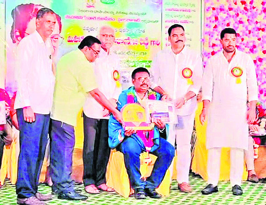 రుద్రేశ్వరున్ని దర్శించుకున్న జైళ్ల శాఖ డీజీపీ2