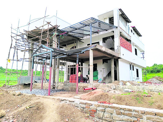 సొంతూరిపై మమకారంతో..1