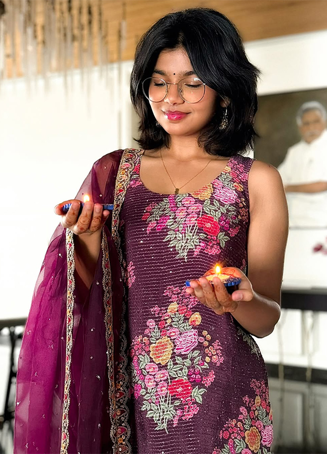 Best Child Artist Sukumar Daughter Sukriti Veni Gandhi Tatha Chettu14