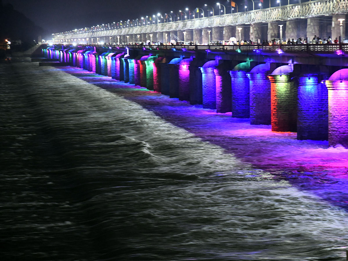 Heavy Rain Flood Water in Prakasam Barrage Photos3