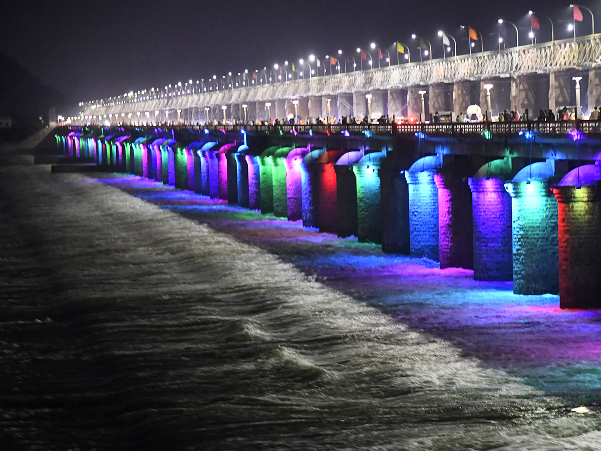 Heavy Rain Flood Water in Prakasam Barrage Photos9