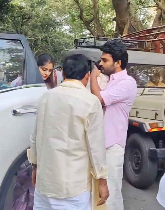 Kiran Abbavaram with Wife Rahasya Visits Tirumala6