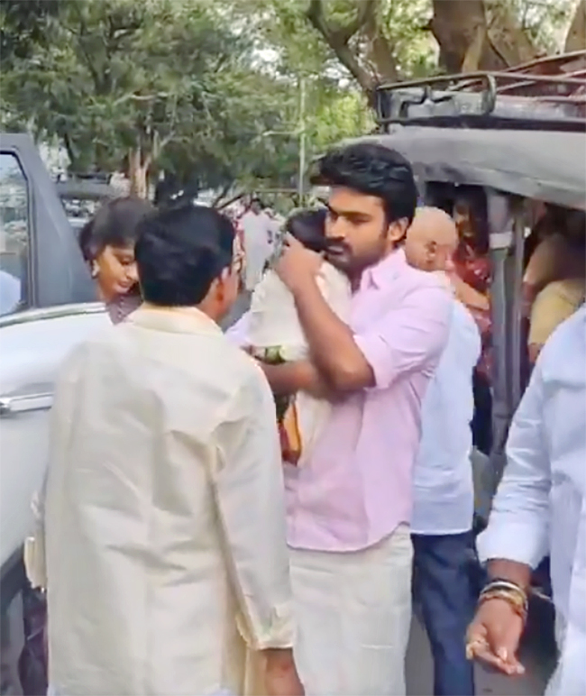 Kiran Abbavaram with Wife Rahasya Visits Tirumala7