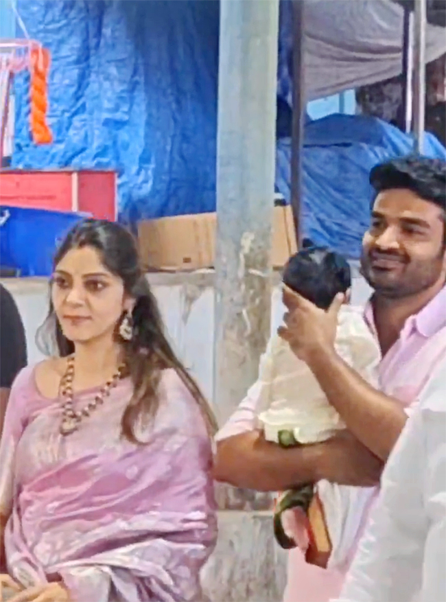 Kiran Abbavaram with Wife Rahasya Visits Tirumala9