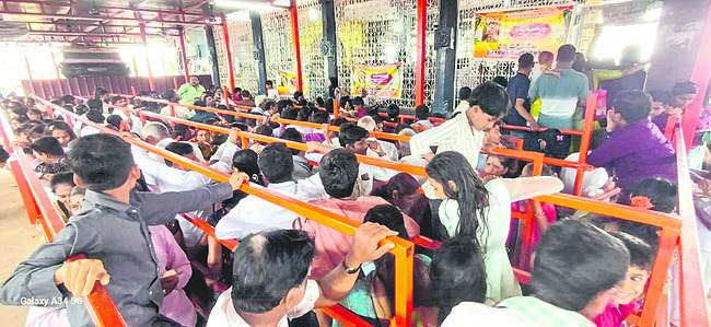 కేతకీలో భక్తుల సందడి3