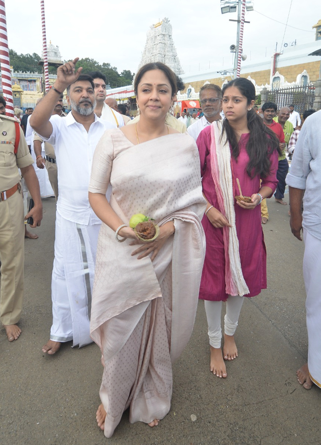 Surya family visits to Tirumala (Photos)12