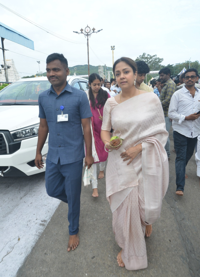 Surya family visits to Tirumala (Photos)9
