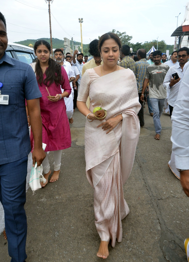 Surya family visits to Tirumala (Photos)10