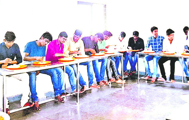 ఆయన నిలువెత్తు బంగారం1