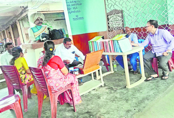 ఆయన నిలువెత్తు బంగారం1
