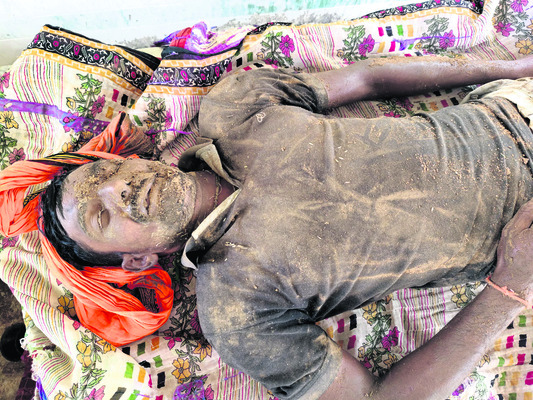 కారు, ఆటో ఢీ.. ఇద్దరికి గాయాలు
1