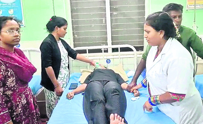 గురుకుల విద్యార్థినులకు అస్వస్థత 1