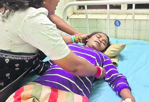 గురుకుల విద్యార్థినులకు అస్వస్థత 2