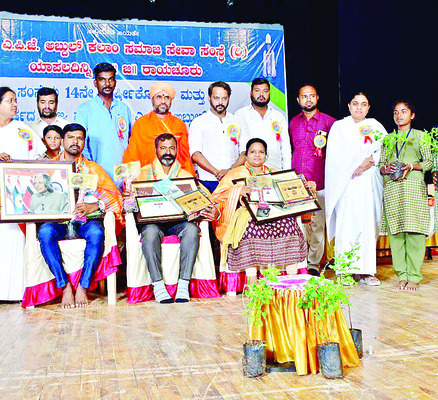 యువత రక్తదానం చేయాలి 2