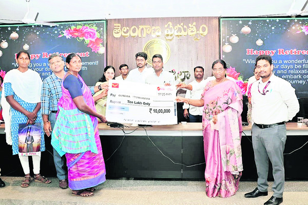 ఎప్పటికప్పుడు దరఖాస్తుల పరిష్కారం1