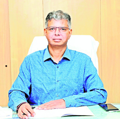 కాంగ్రెస్ ఎంపీ మెడలోచైన్ స్నాచింగ్
2