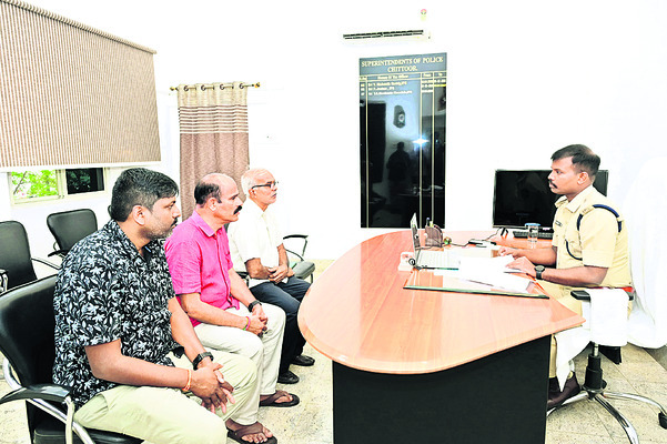 అత్యవసర నంబర్లపై అవగాహన ముఖ్యం
1