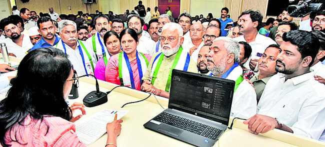 దిక్కుతోచని స్థితిలో రైతన్న1