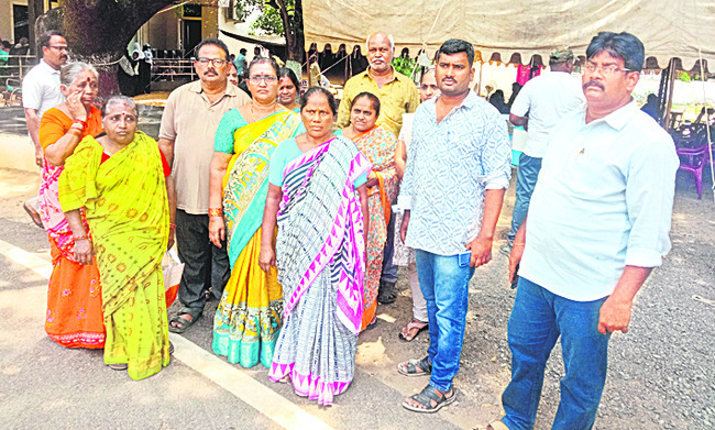 చిట్టీల పేరుతో మోసగించారు 1