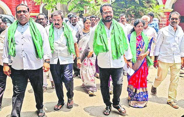 రైతులకు తక్షణం ఎరువులు ఇవ్వాలి1