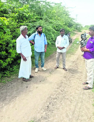 ఫిర్యాదుల పరిష్కారంపై ప్రత్యేక శ్రద్ధ చూపాలి
1