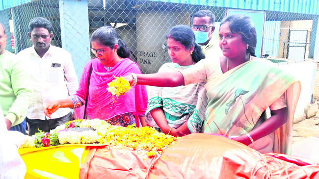 తెయూ సౌత్ క్యాంపస్లో విద్యార్థుల ధర్నా1