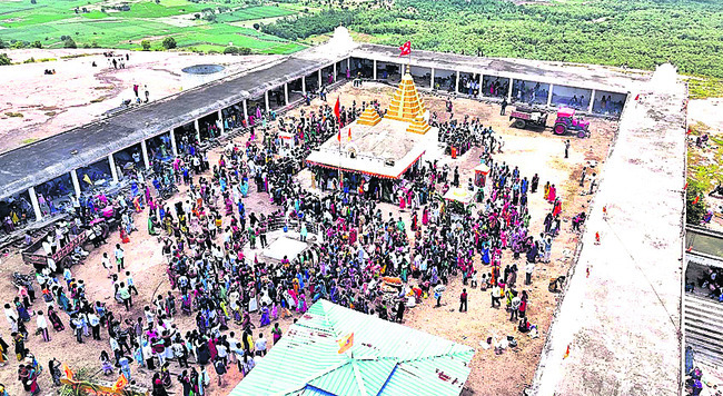 భక్తజనసంద్రంగా సోమన్నగుట్ట2