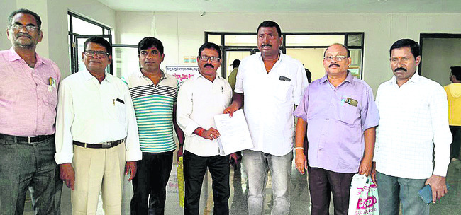 సమస్యలు విని.. భరోసా ఇచ్చి.. 1