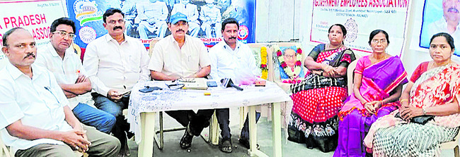 ప్రారంభించిన 15 రోజులకే కుంగిన రోడ్డు 3