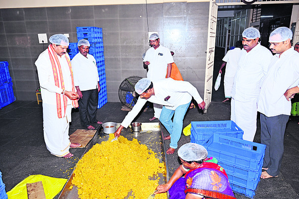 అమ్మ పాలే బిడ్డకు అమృతం
2