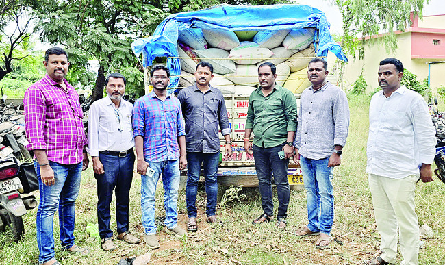 50 క్వింటాళ్ల రేషన్ బియ్యం పట్టివేత 1