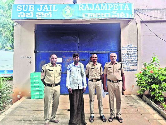 పోలీసుల అదుపులో నిందితుడు1