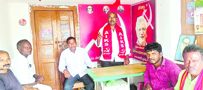 సైబర్ నేరాలపై అవగాహన కల్పించాలి
1