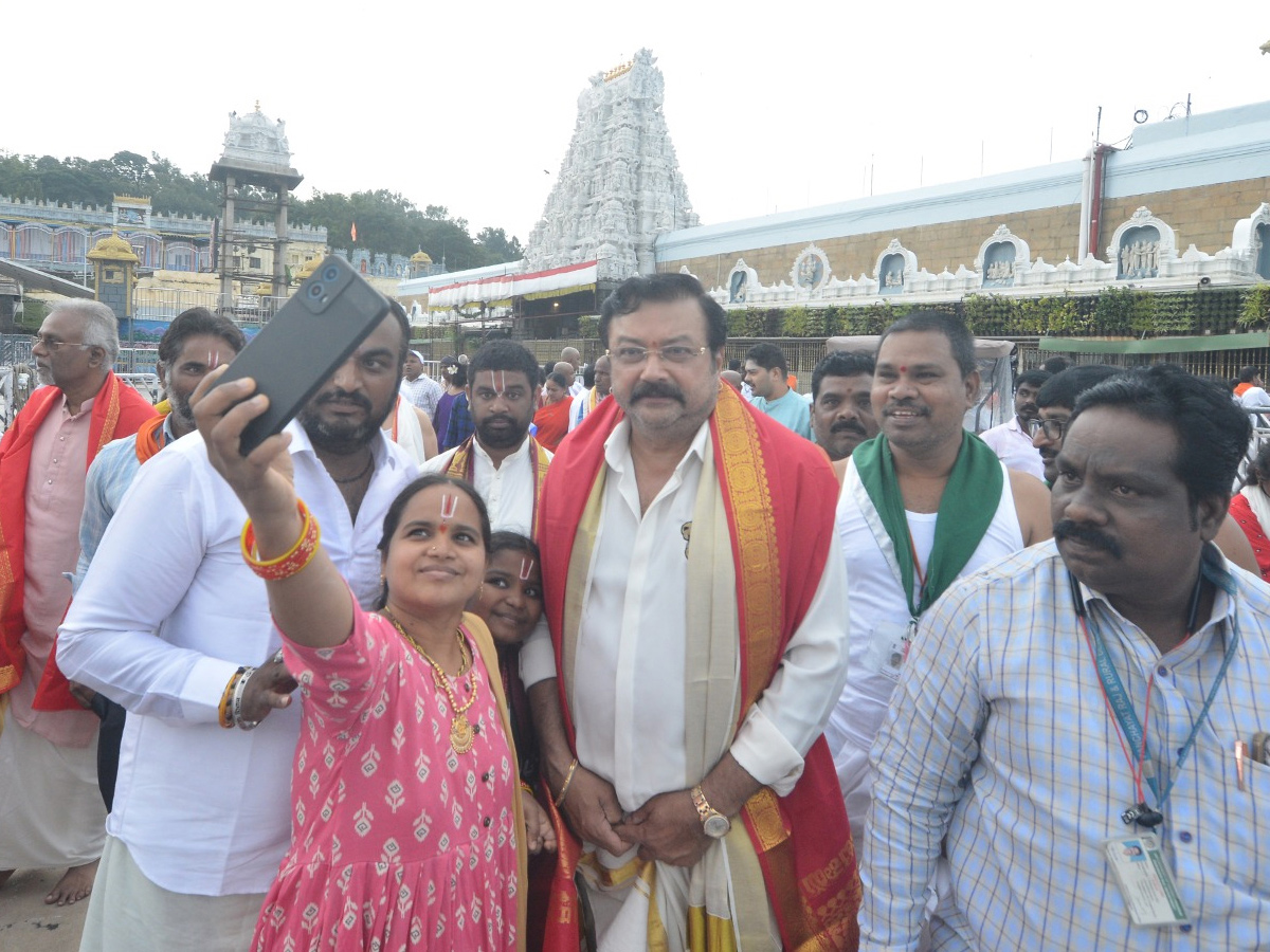 Actor Jayaram visits Tirumala temple With Family Photos10