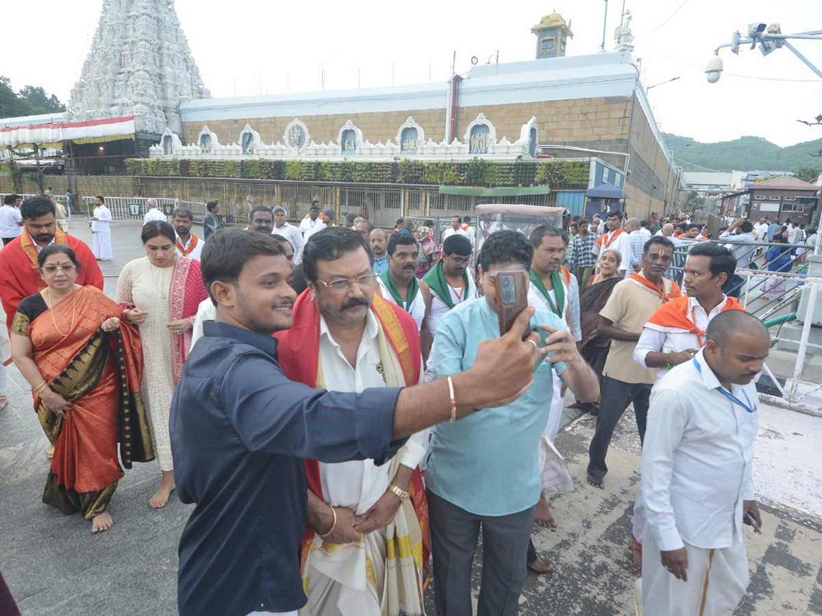 Actor Jayaram visits Tirumala temple With Family Photos13