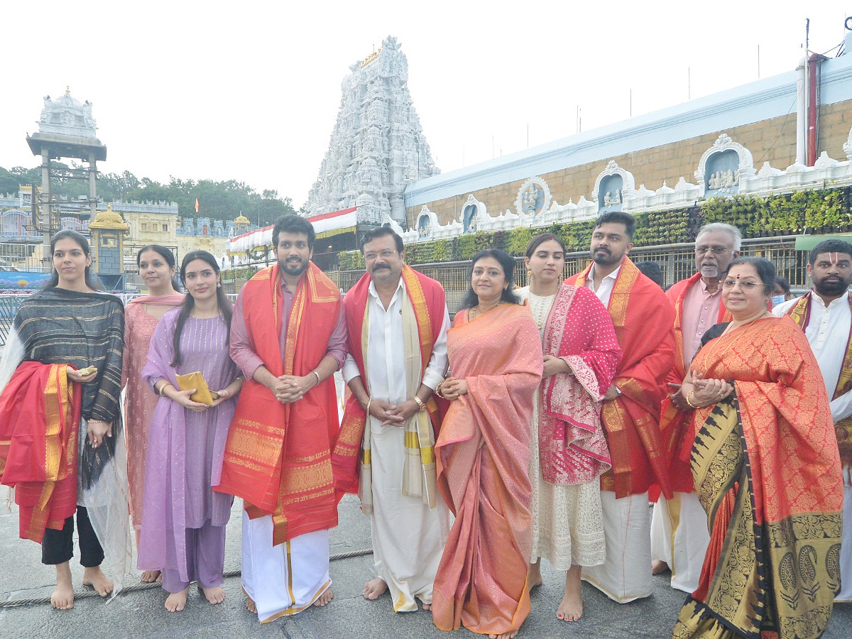Actor Jayaram visits Tirumala temple With Family Photos15