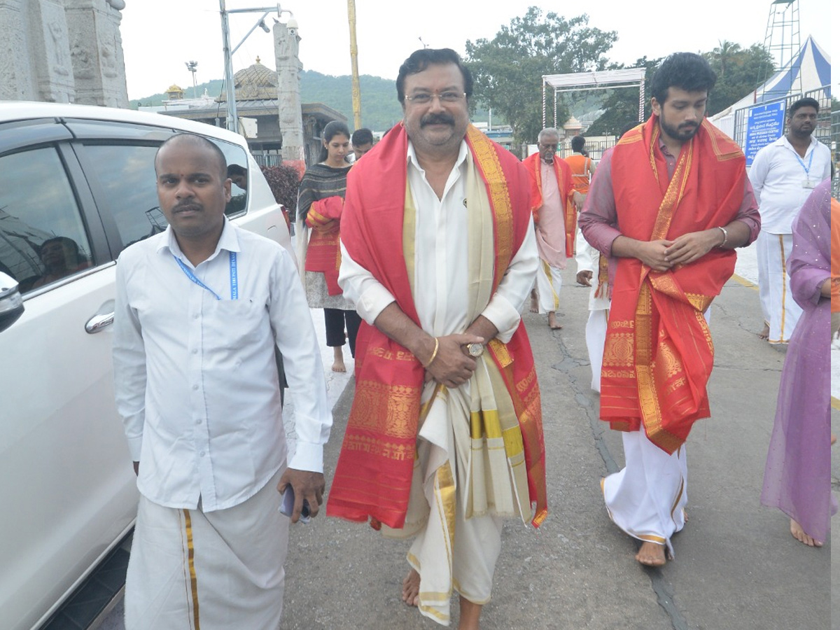 Actor Jayaram visits Tirumala temple With Family Photos8