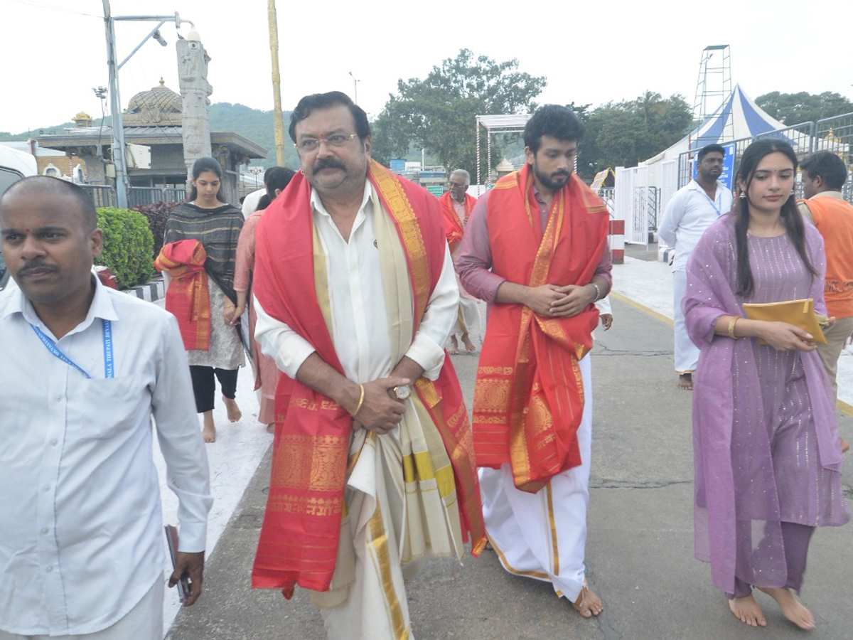 Actor Jayaram visits Tirumala temple With Family Photos9