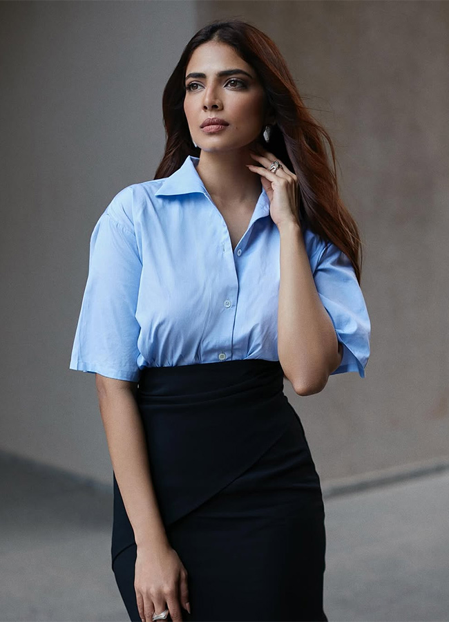 Actress Malavika Mohanan Birthday Special Photos14