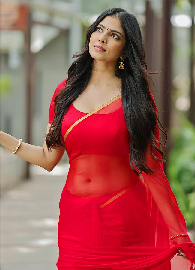 Actress Malavika Mohanan Birthday Special Photos18