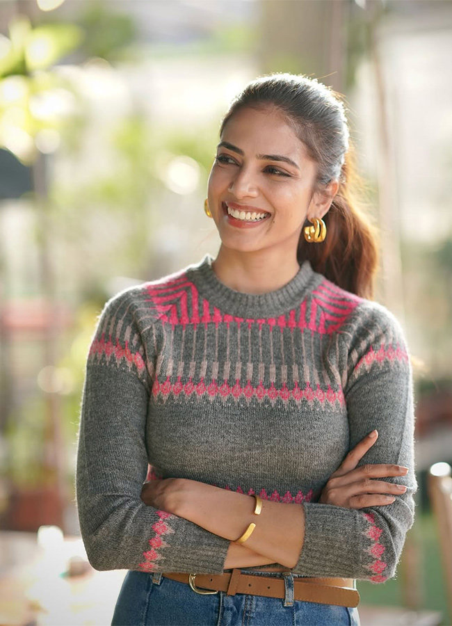 Actress Malavika Mohanan Birthday Special Photos5
