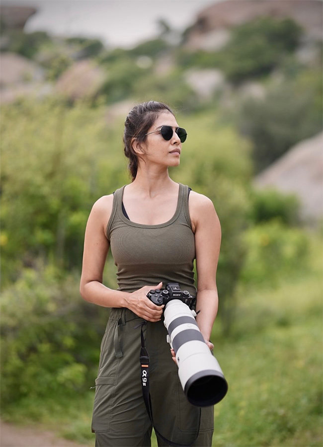 Actress Malavika Mohanan Birthday Special Photos6