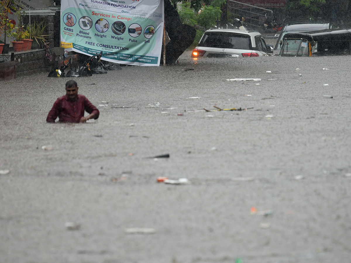 Hyderabad Rains : Heavy Rain Lashes Hyderabad17