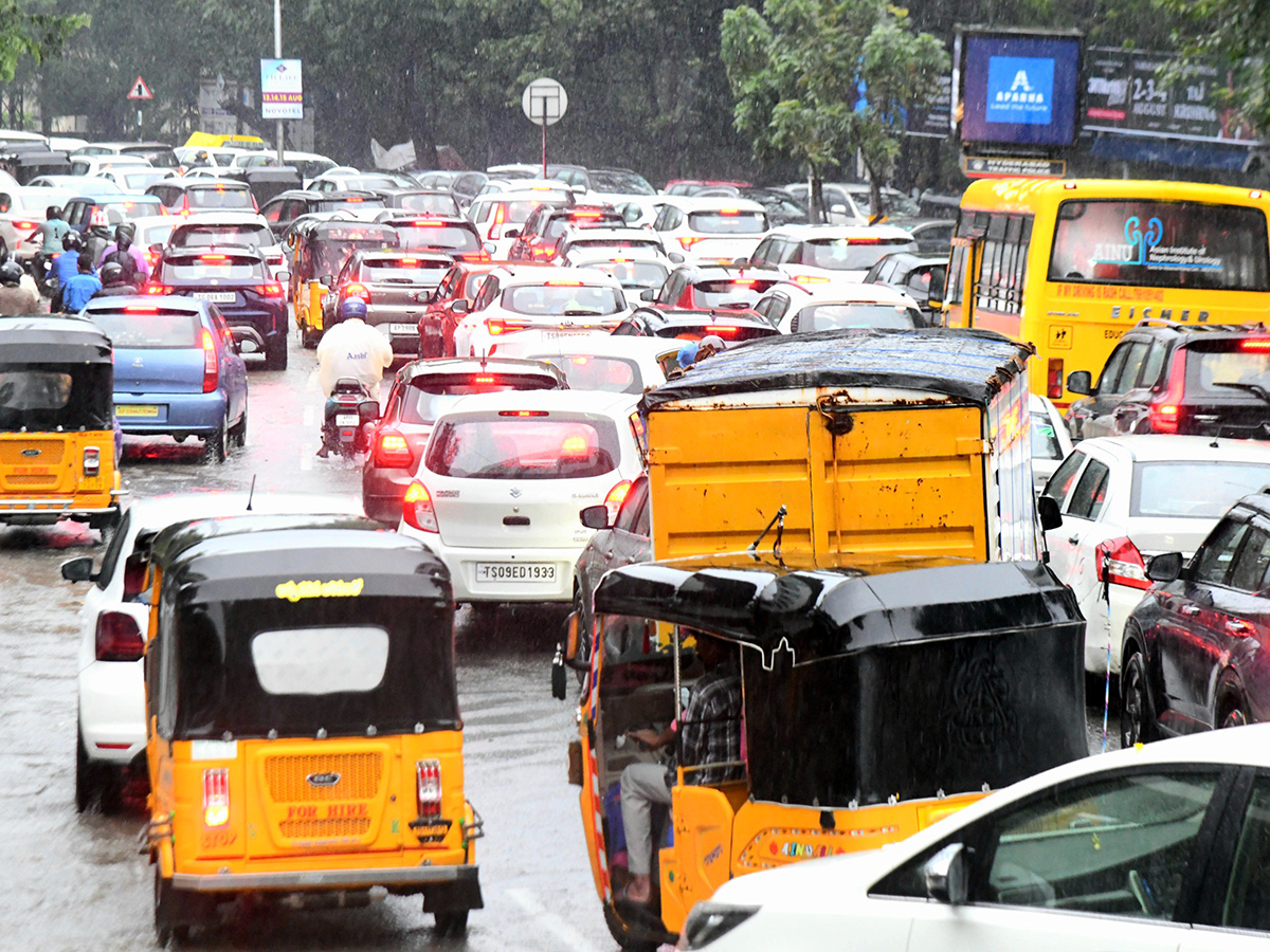 Hyderabad Rains : Heavy Rain Lashes Hyderabad21