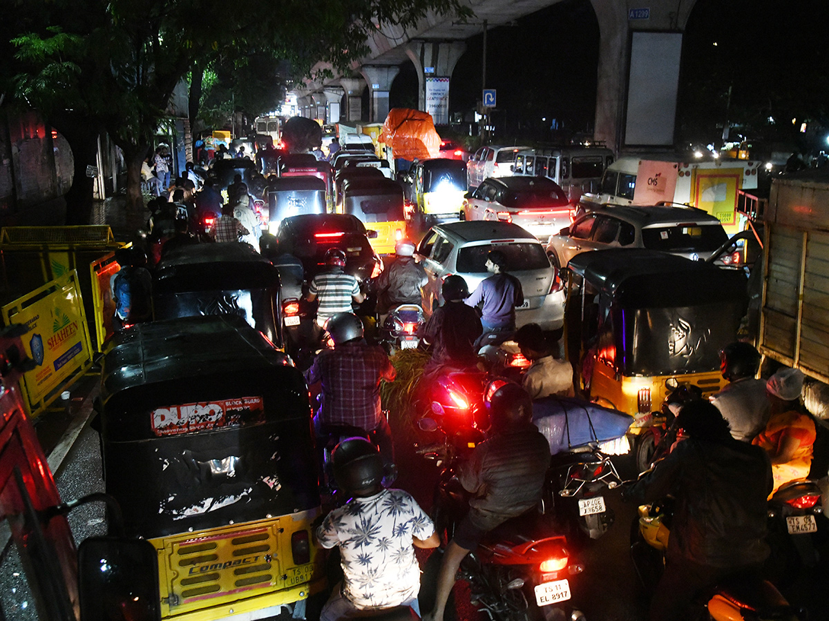 Hyderabad Rains : Heavy Rain Lashes Hyderabad24