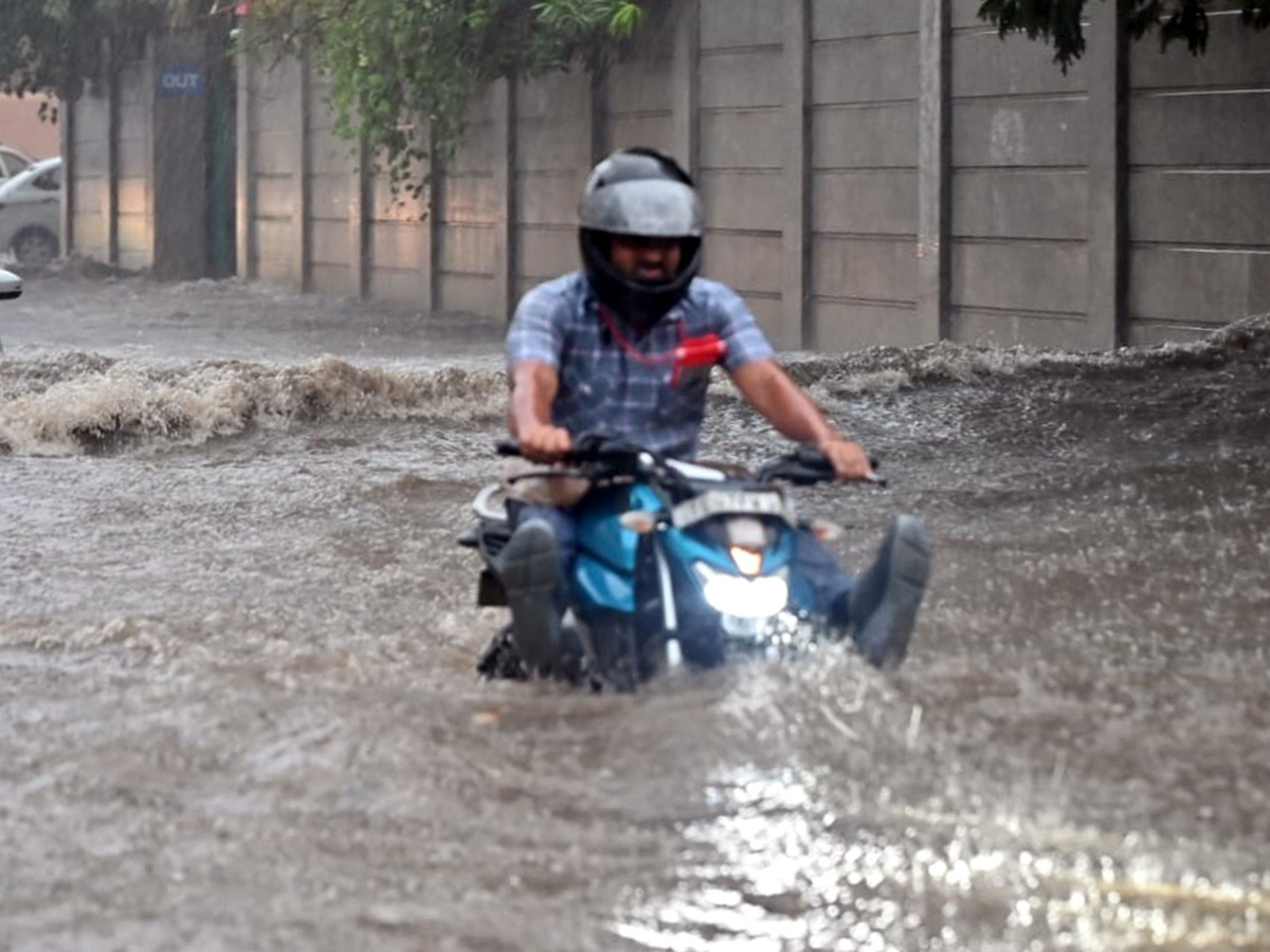 Hyderabad Rains : Heavy Rain Lashes Hyderabad26