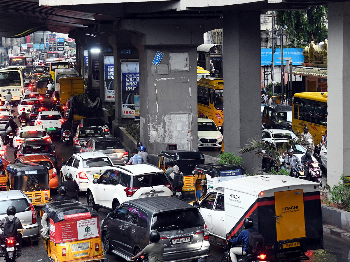 Hyderabad Rains : Heavy Rain Lashes Hyderabad27