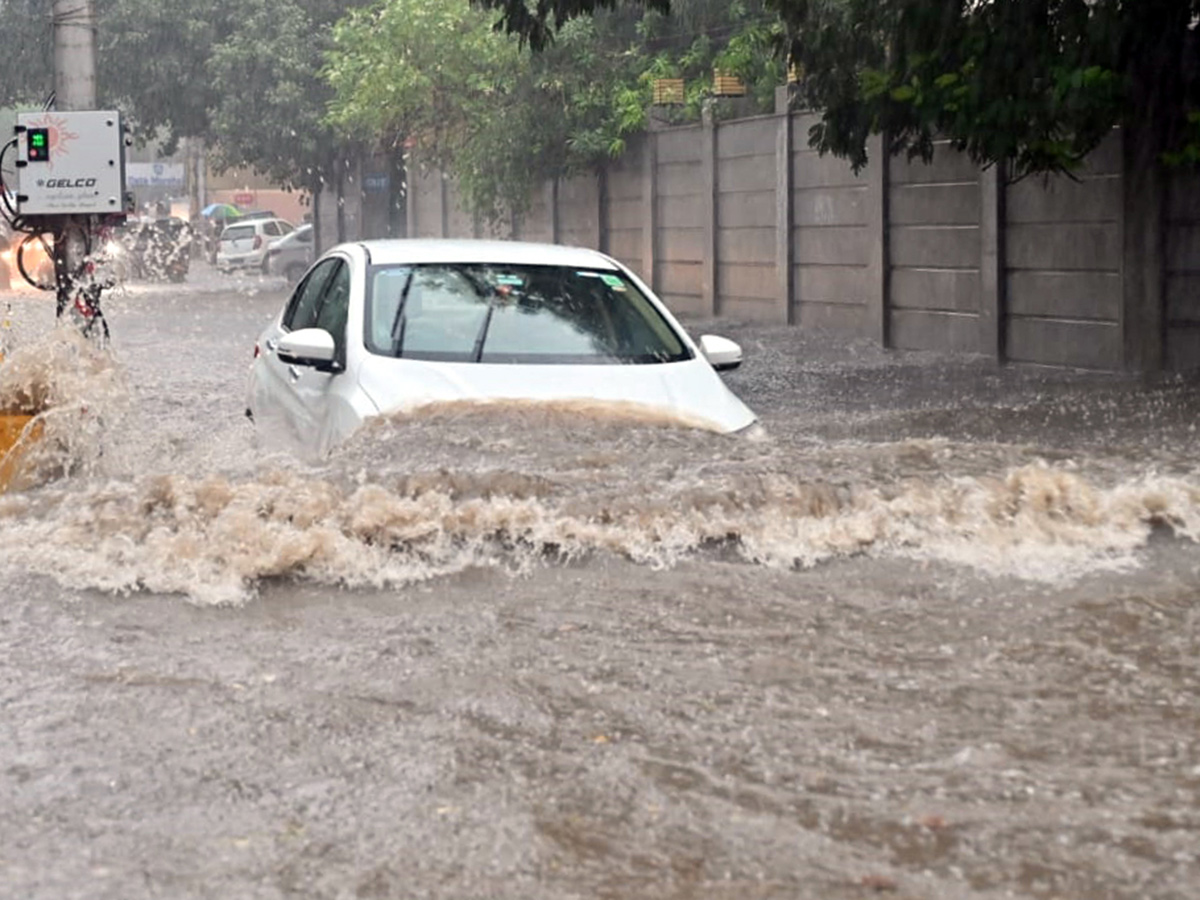 Hyderabad Rains : Heavy Rain Lashes Hyderabad28