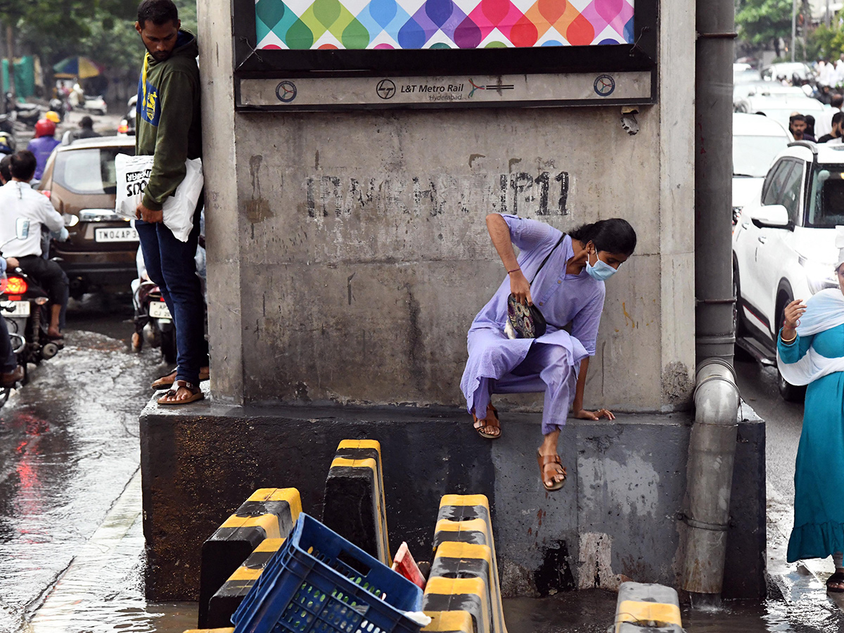 Hyderabad Rains : Heavy Rain Lashes Hyderabad29