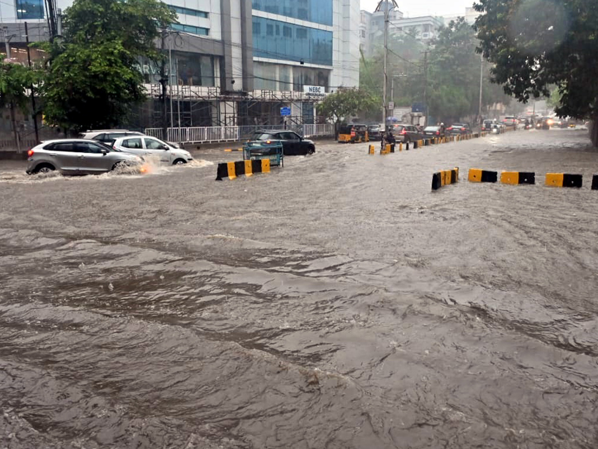Hyderabad Rains : Heavy Rain Lashes Hyderabad31